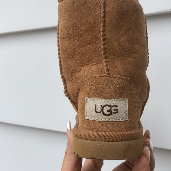 UGG Boots for Kids - Picture 3 of 10